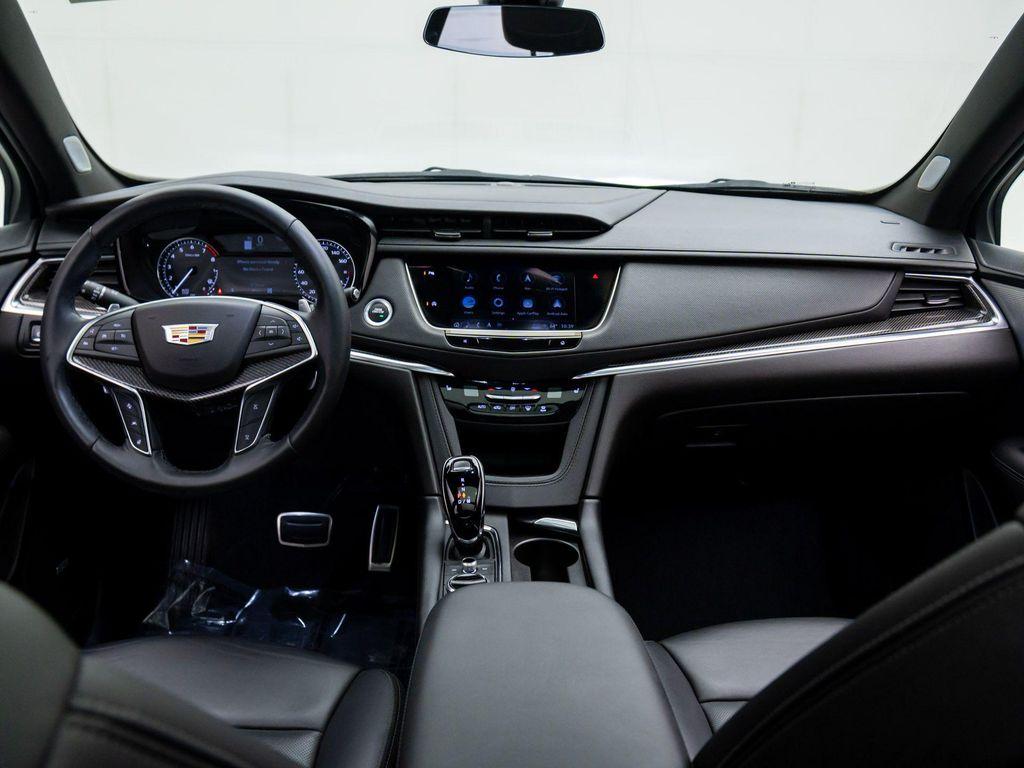 used 2022 Cadillac XT5 car, priced at $35,001