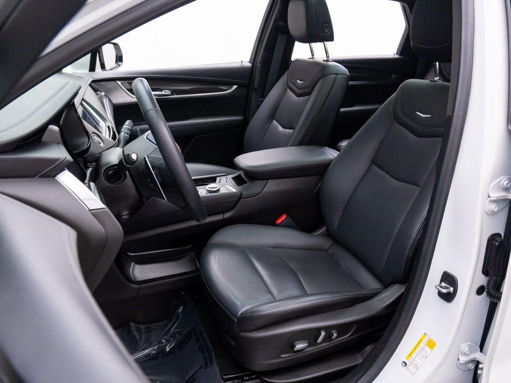 used 2022 Cadillac XT5 car, priced at $35,001