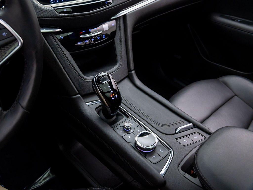 used 2022 Cadillac XT5 car, priced at $35,001