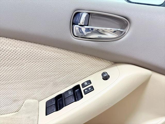 used 2009 Nissan Altima car, priced at $6,995