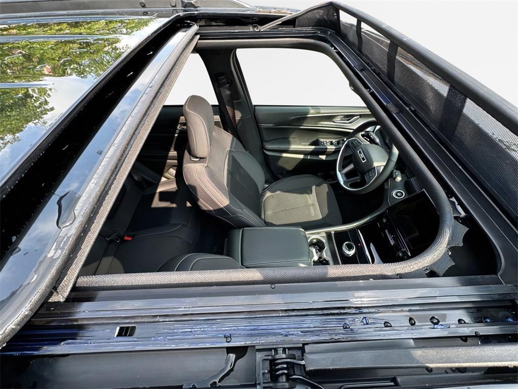 new 2025 Jeep Grand Cherokee car, priced at $39,207