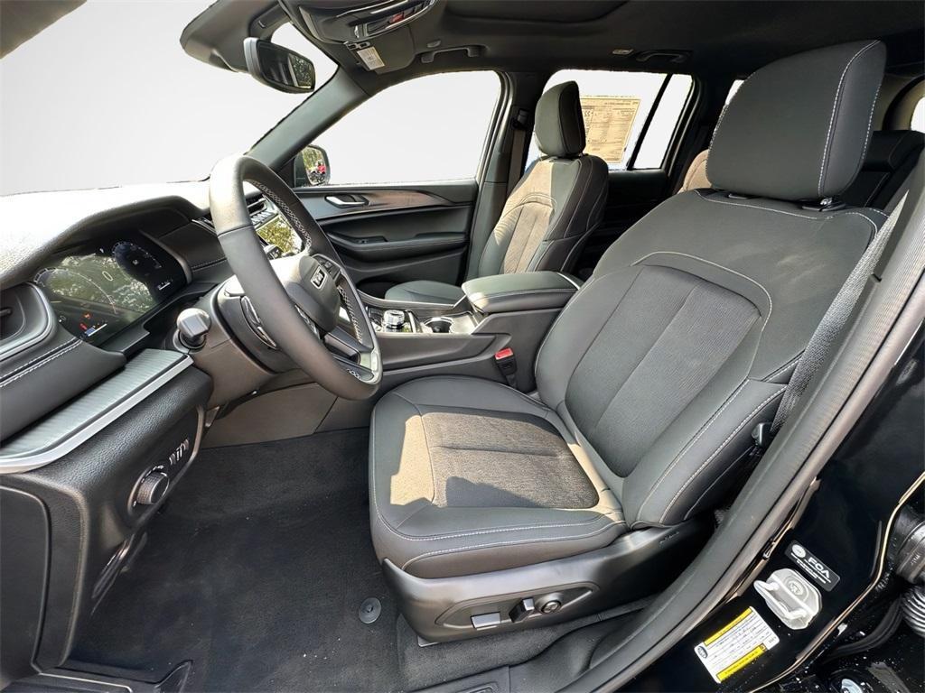 new 2025 Jeep Grand Cherokee car, priced at $39,207