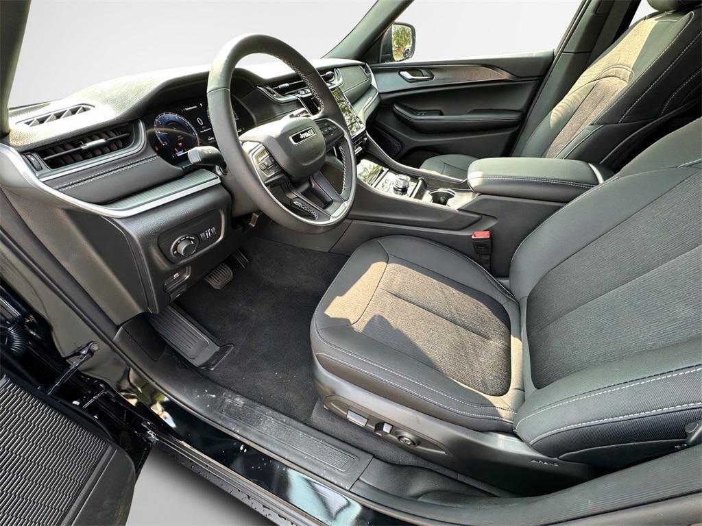 new 2025 Jeep Grand Cherokee car, priced at $39,207