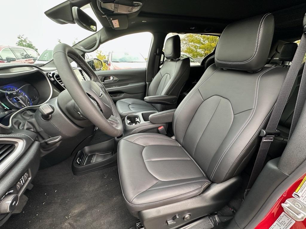 new 2026 Chrysler Pacifica car, priced at $44,467