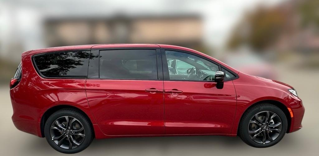 new 2026 Chrysler Pacifica car, priced at $44,467
