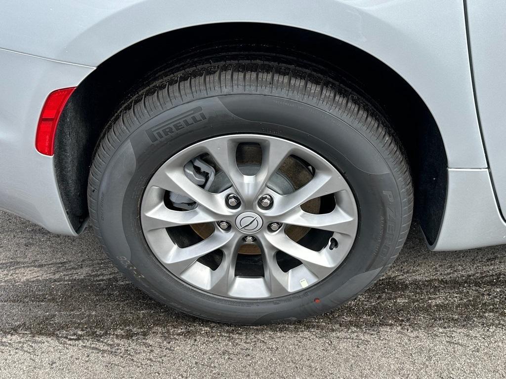 new 2026 Chrysler Pacifica car, priced at $46,334