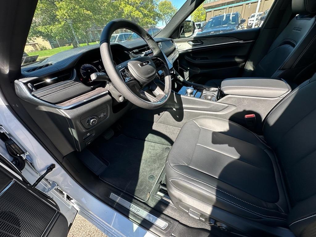new 2025 Jeep Grand Cherokee car, priced at $55,328