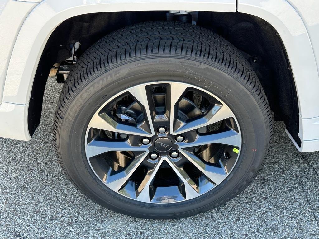 new 2025 Jeep Grand Cherokee car, priced at $55,328