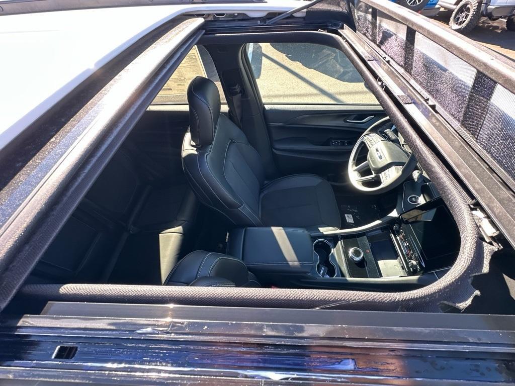 new 2025 Jeep Grand Cherokee car, priced at $39,675