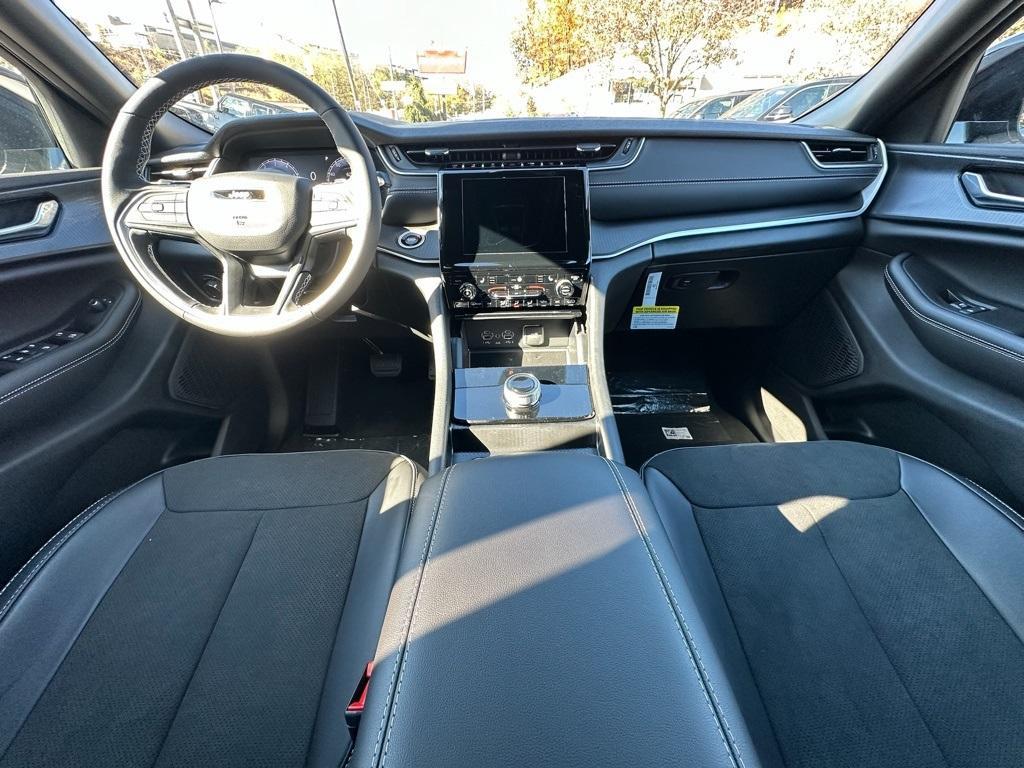 new 2025 Jeep Grand Cherokee car, priced at $39,675