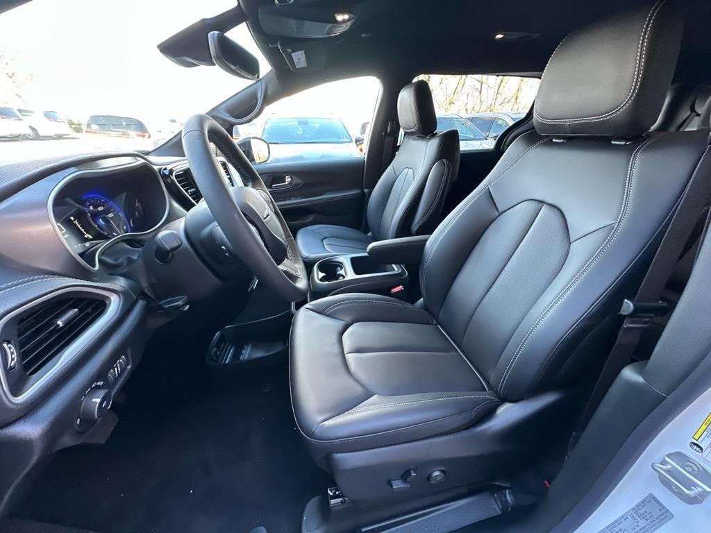 new 2026 Chrysler Pacifica car, priced at $45,723