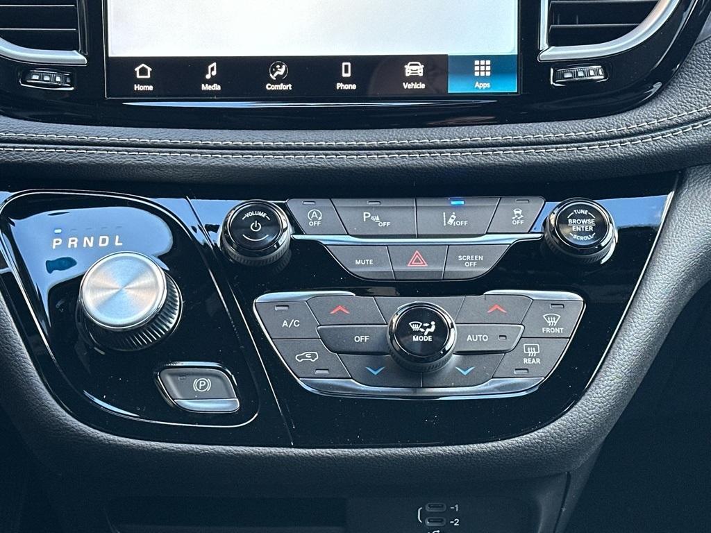 new 2026 Chrysler Pacifica car, priced at $45,723