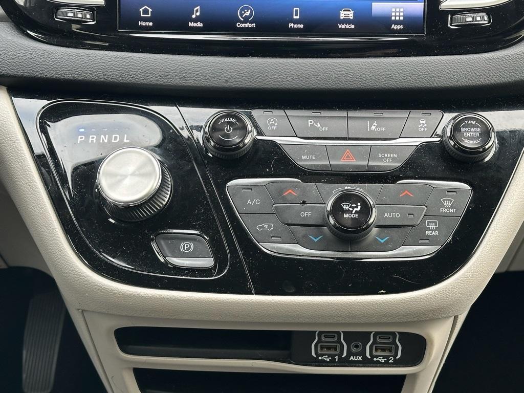 used 2024 Chrysler Pacifica car, priced at $30,344