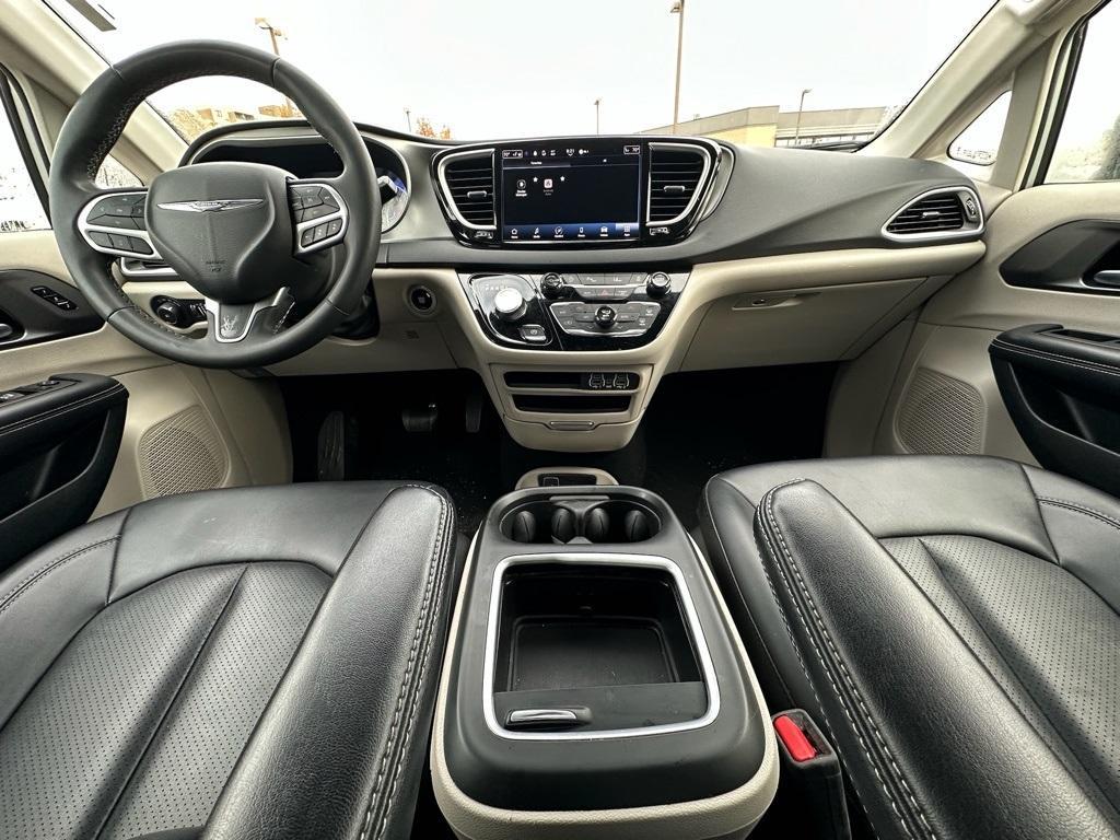 used 2024 Chrysler Pacifica car, priced at $30,344