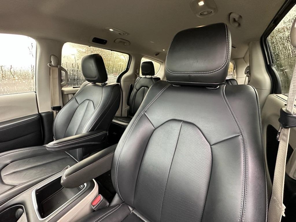 used 2024 Chrysler Pacifica car, priced at $30,344