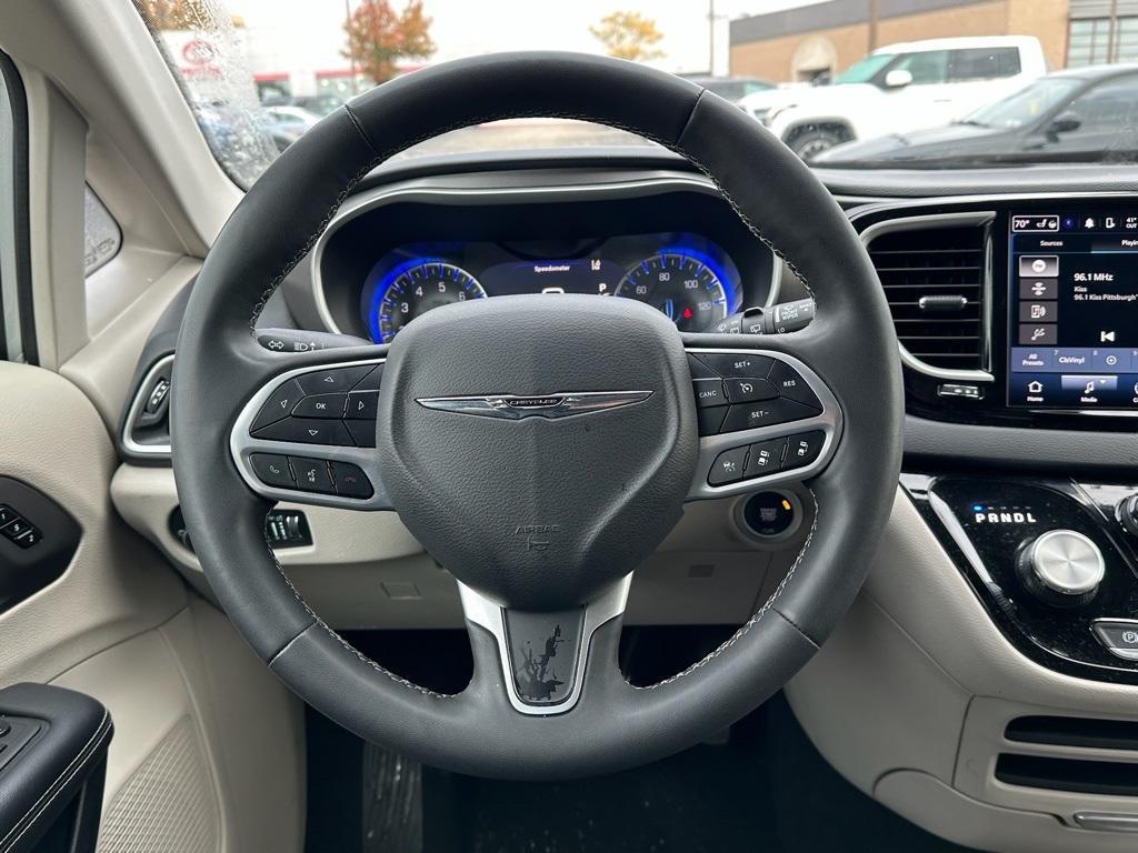 used 2024 Chrysler Pacifica car, priced at $30,344