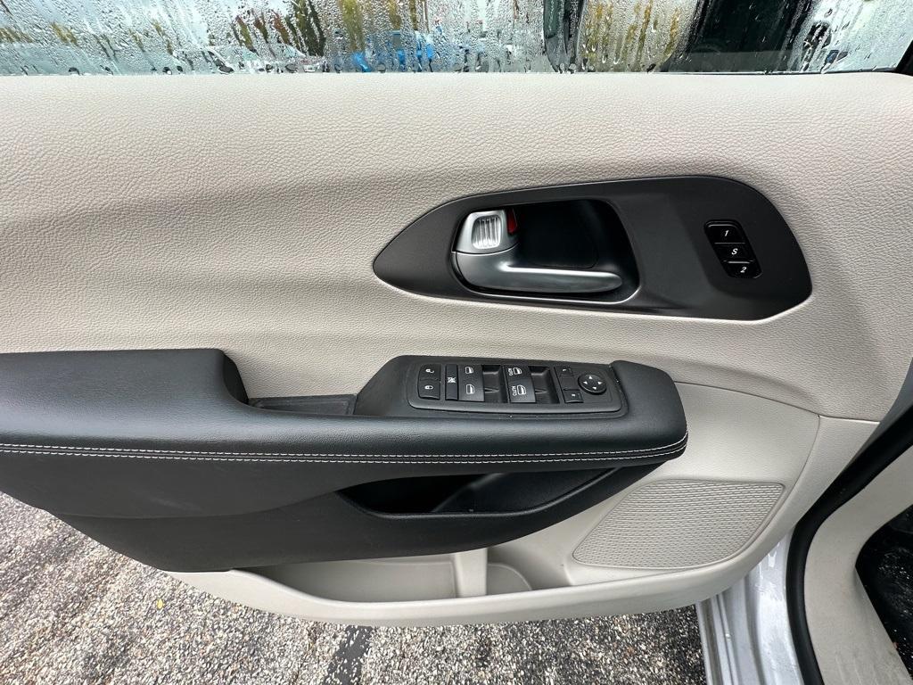 used 2024 Chrysler Pacifica car, priced at $30,344