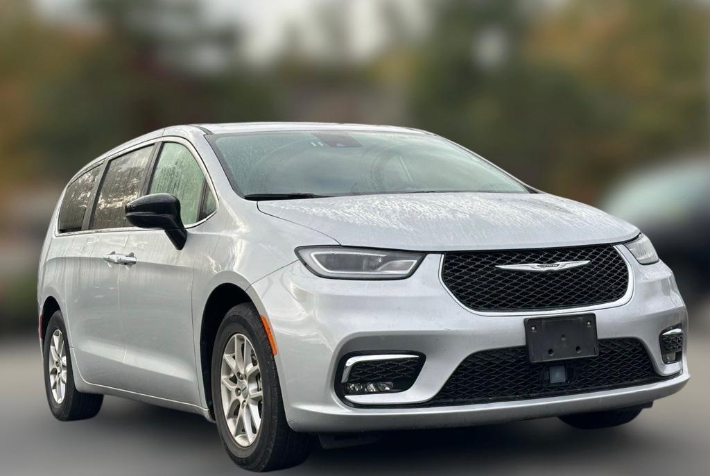 used 2024 Chrysler Pacifica car, priced at $30,344