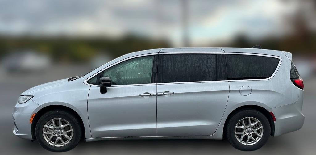 used 2024 Chrysler Pacifica car, priced at $30,344