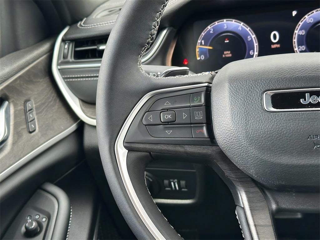 new 2025 Jeep Grand Cherokee car, priced at $48,713