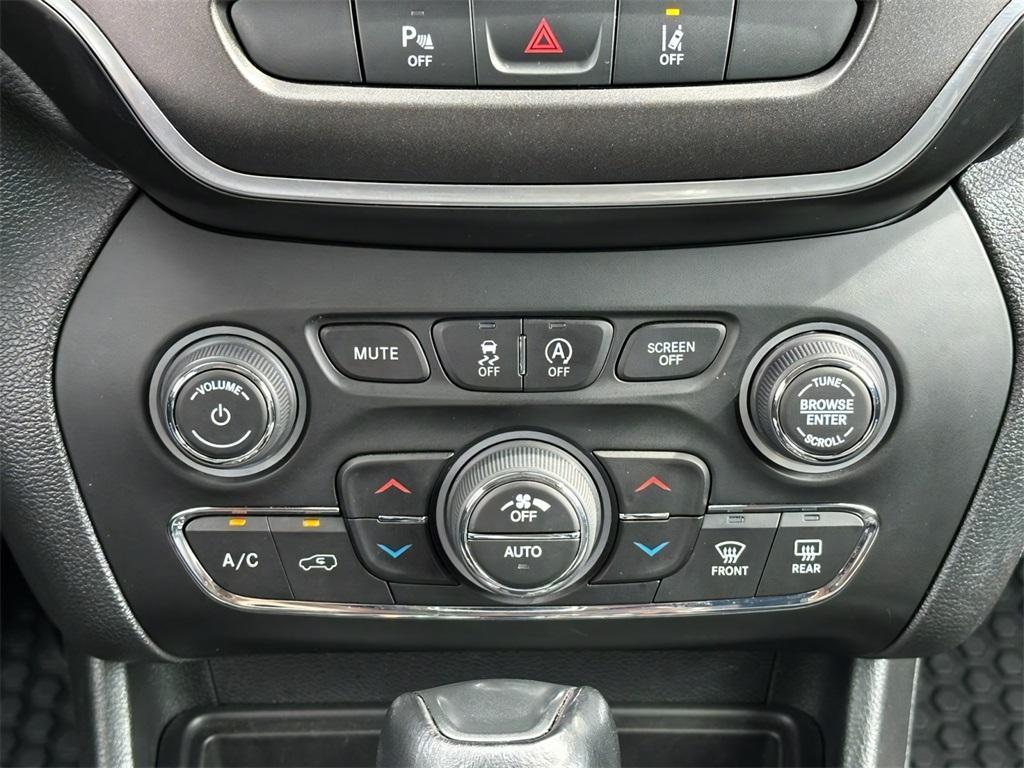 used 2021 Jeep Cherokee car, priced at $23,877