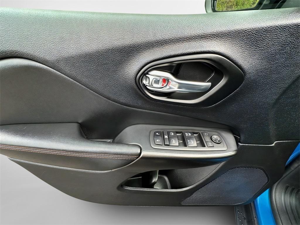 used 2021 Jeep Cherokee car, priced at $23,877