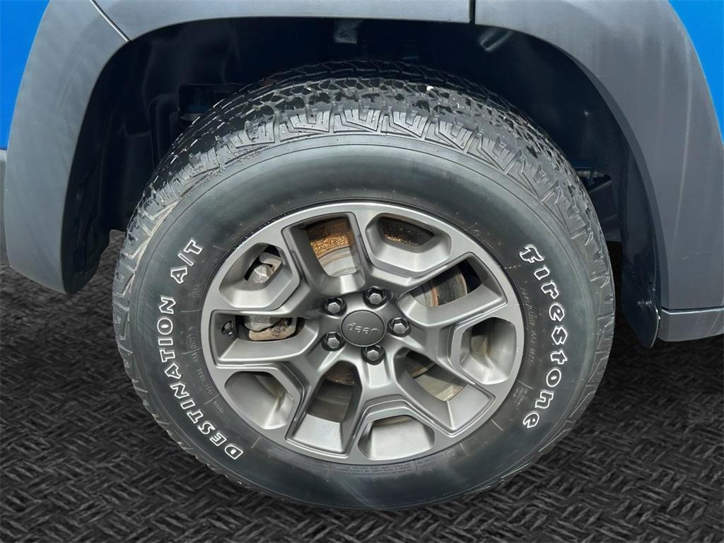 used 2021 Jeep Cherokee car, priced at $23,877