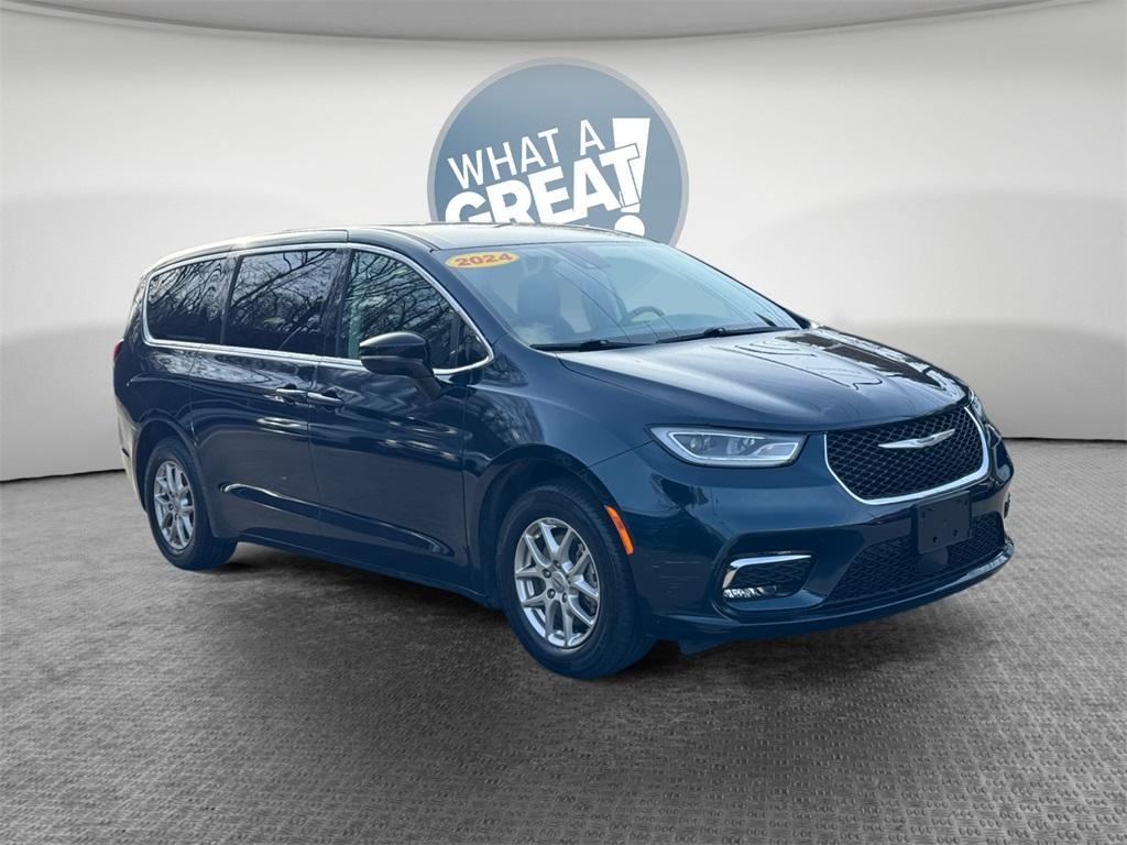 used 2024 Chrysler Pacifica car, priced at $28,298