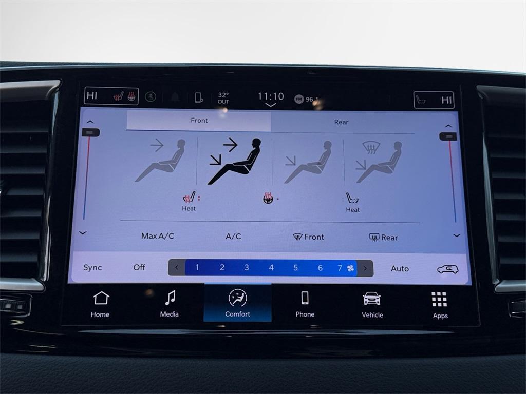 used 2024 Chrysler Pacifica car, priced at $28,298