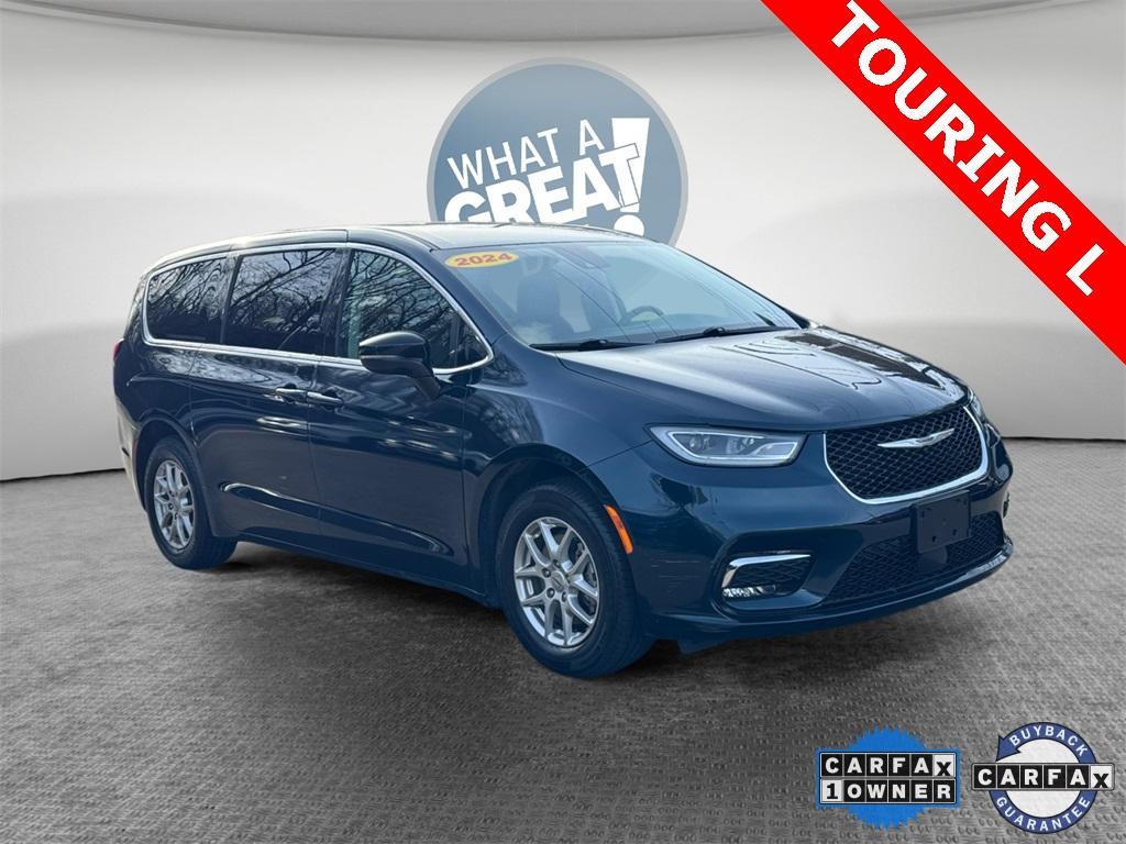 used 2024 Chrysler Pacifica car, priced at $28,298