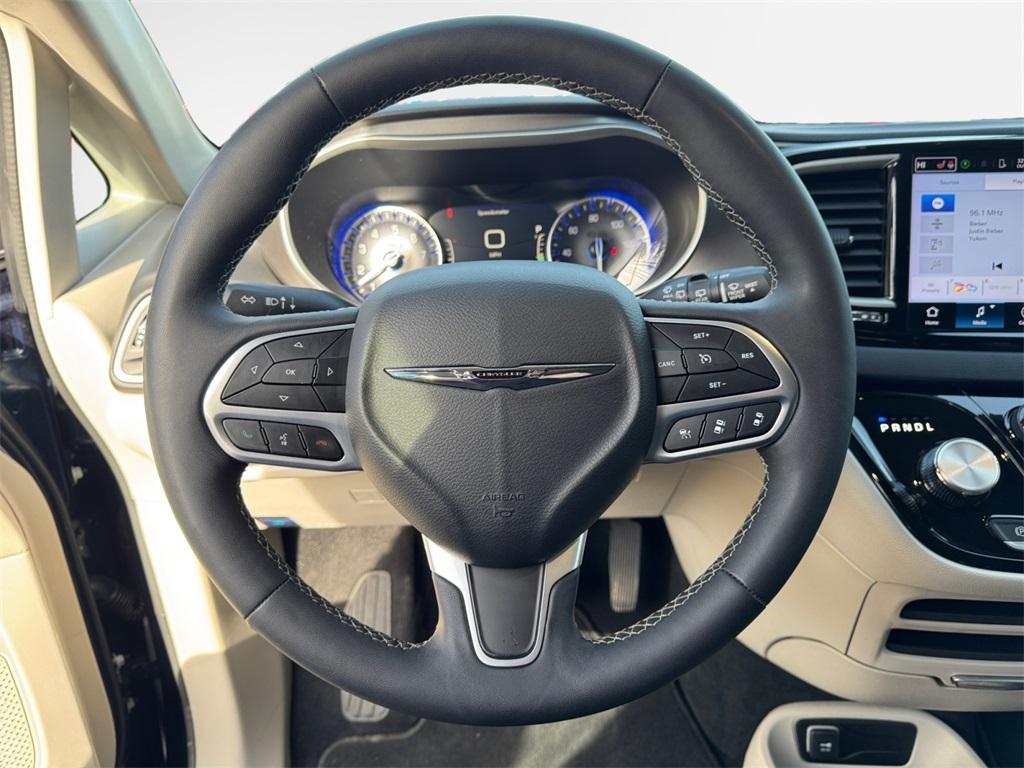 used 2024 Chrysler Pacifica car, priced at $28,298