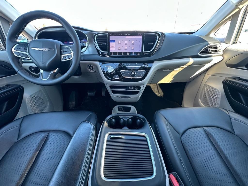 used 2024 Chrysler Pacifica car, priced at $29,989