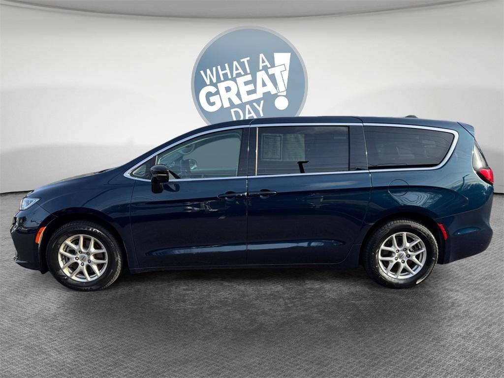 used 2024 Chrysler Pacifica car, priced at $28,298