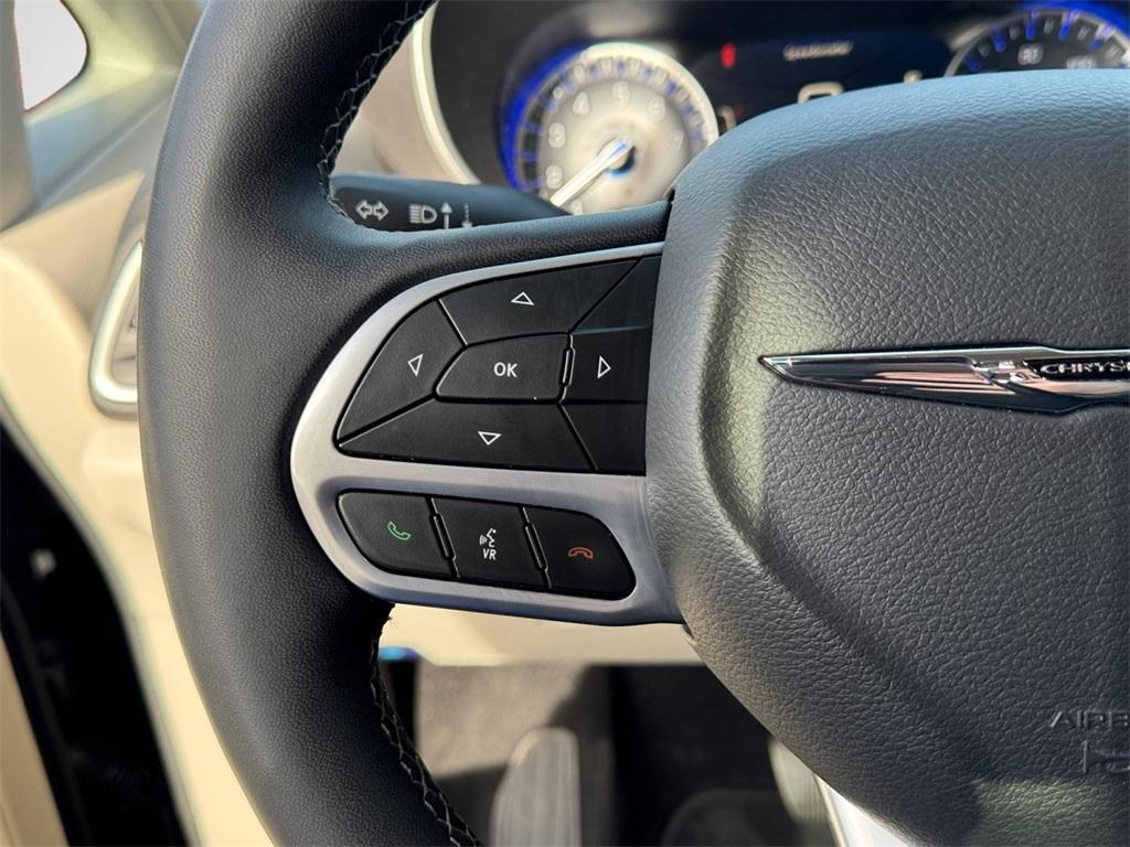 used 2024 Chrysler Pacifica car, priced at $28,298