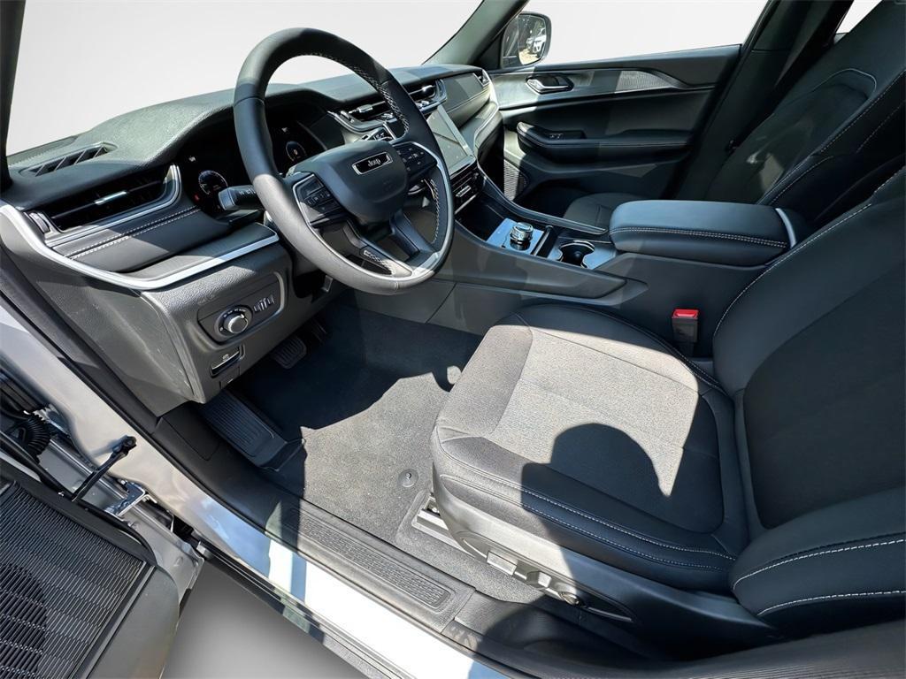 new 2025 Jeep Grand Cherokee car, priced at $37,986