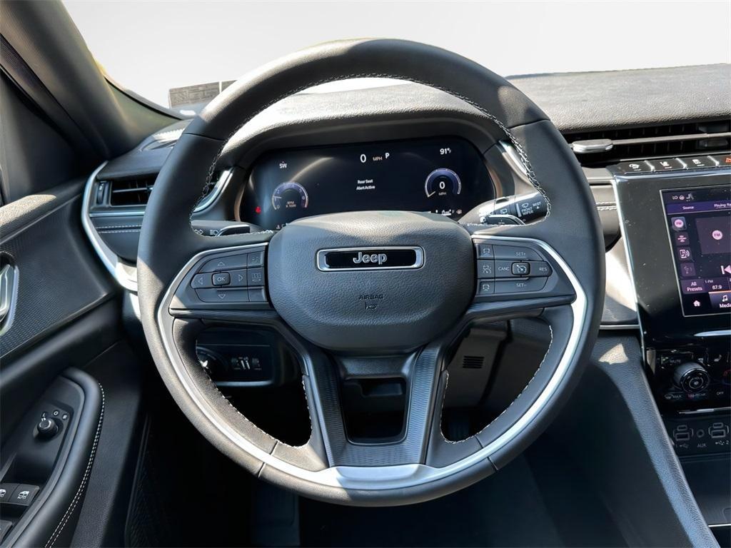 new 2025 Jeep Grand Cherokee car, priced at $37,986