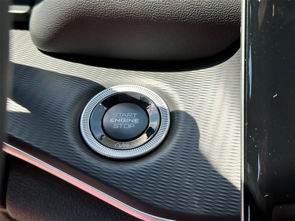 new 2025 Jeep Grand Cherokee car, priced at $37,986