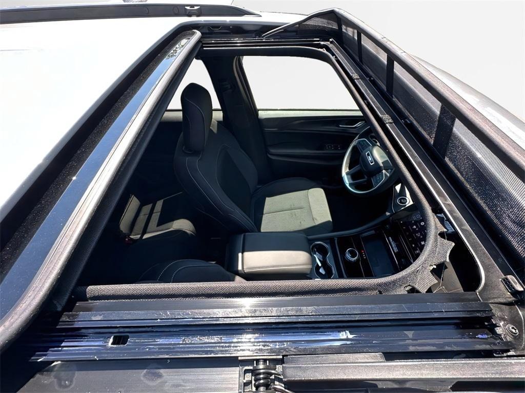 new 2025 Jeep Grand Cherokee car, priced at $37,986