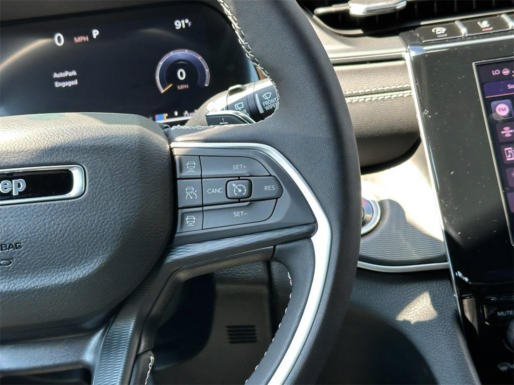 new 2025 Jeep Grand Cherokee car, priced at $37,986