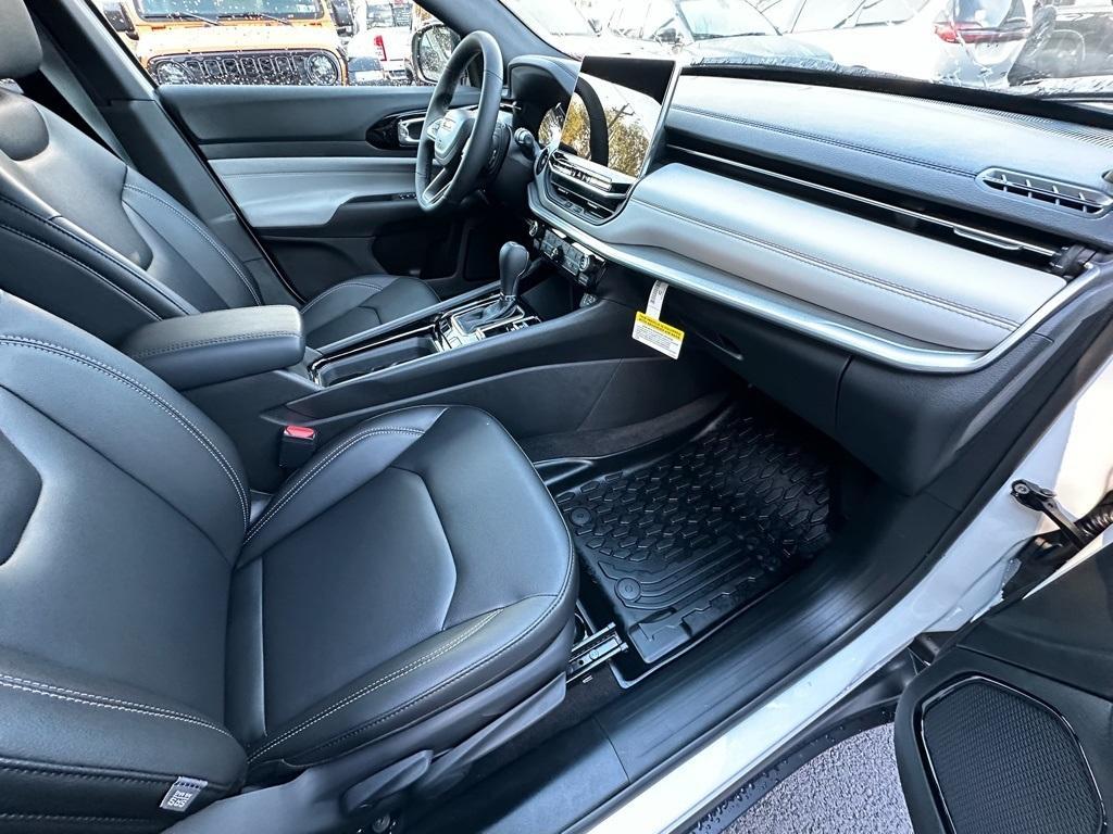 new 2026 Jeep Compass car, priced at $31,351