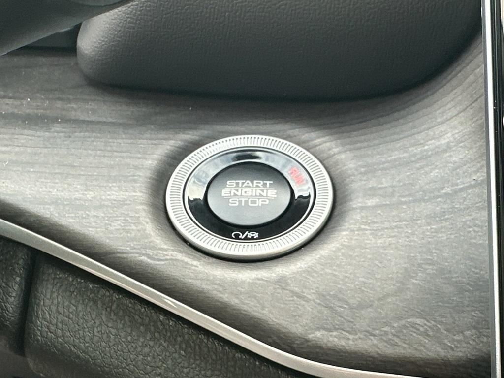 new 2025 Jeep Grand Cherokee car, priced at $46,898