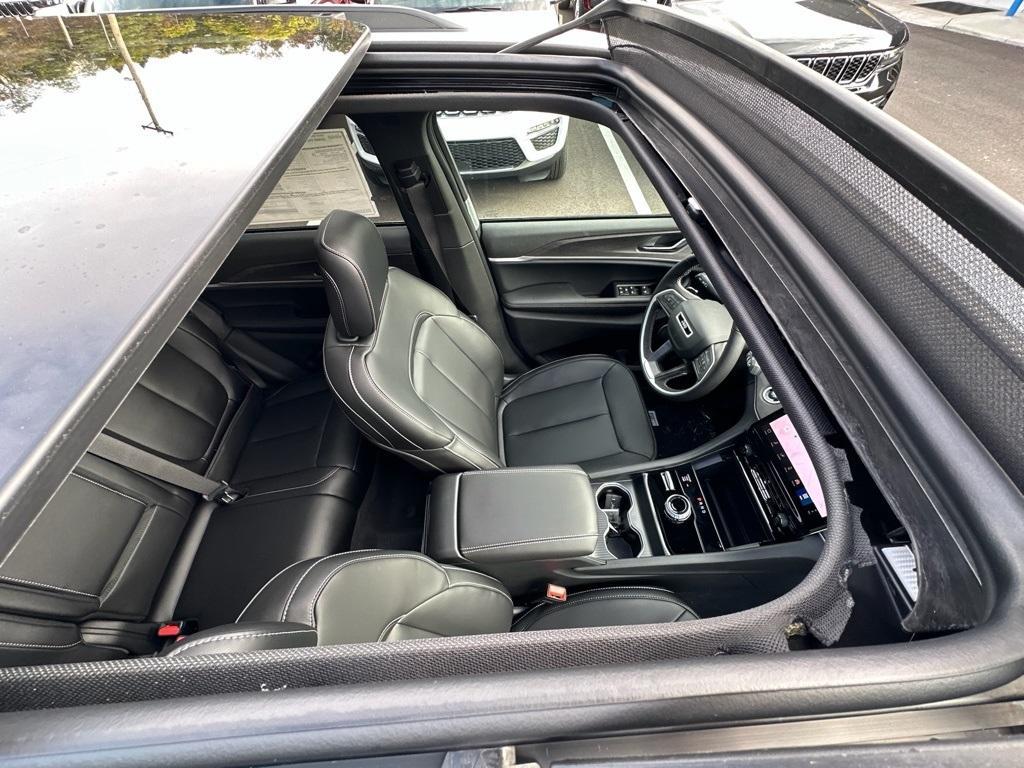 new 2025 Jeep Grand Cherokee car, priced at $46,898