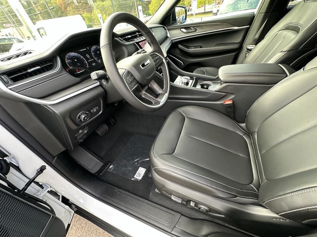 new 2025 Jeep Grand Cherokee car, priced at $46,898