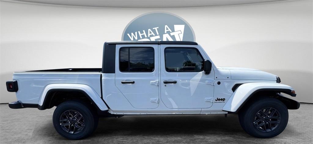 new 2025 Jeep Gladiator car, priced at $43,656