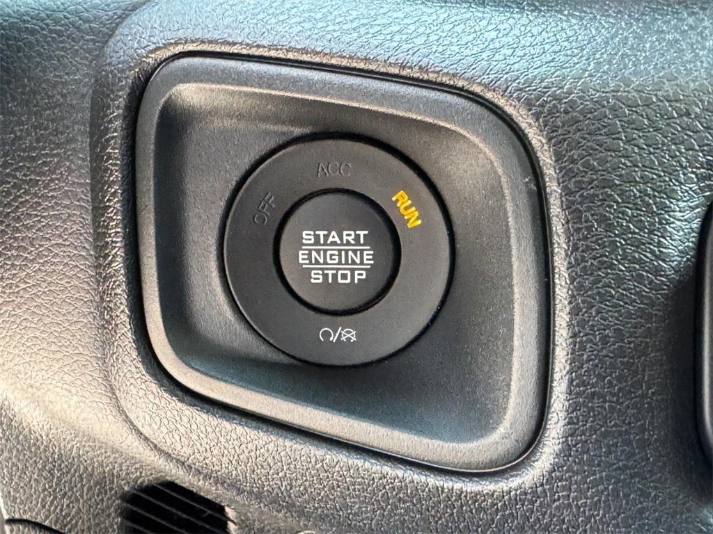 new 2025 Jeep Gladiator car, priced at $43,656