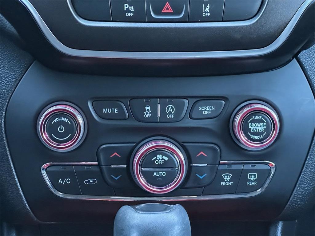 used 2021 Jeep Cherokee car, priced at $18,233