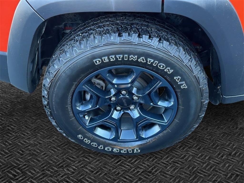 used 2021 Jeep Cherokee car, priced at $18,233