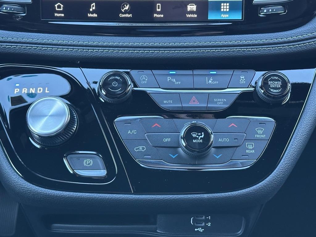 new 2026 Chrysler Pacifica car, priced at $45,723