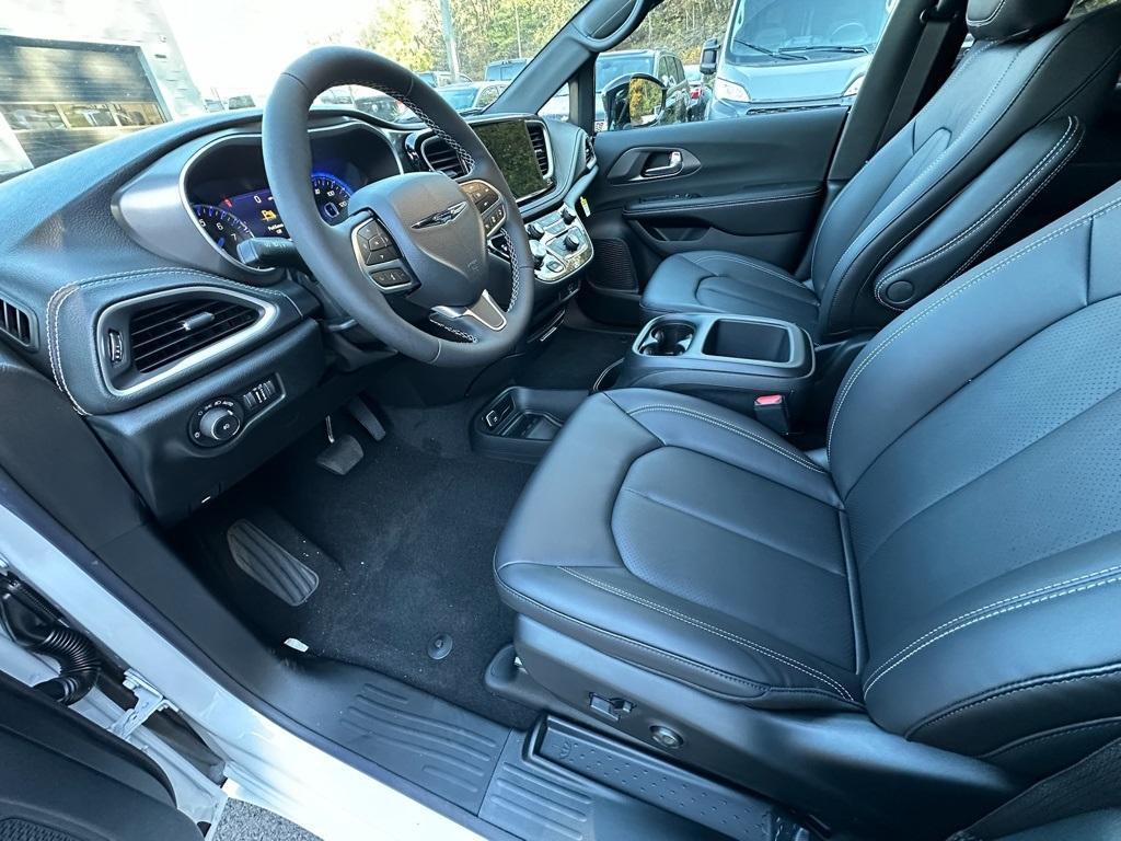 new 2026 Chrysler Pacifica car, priced at $45,723