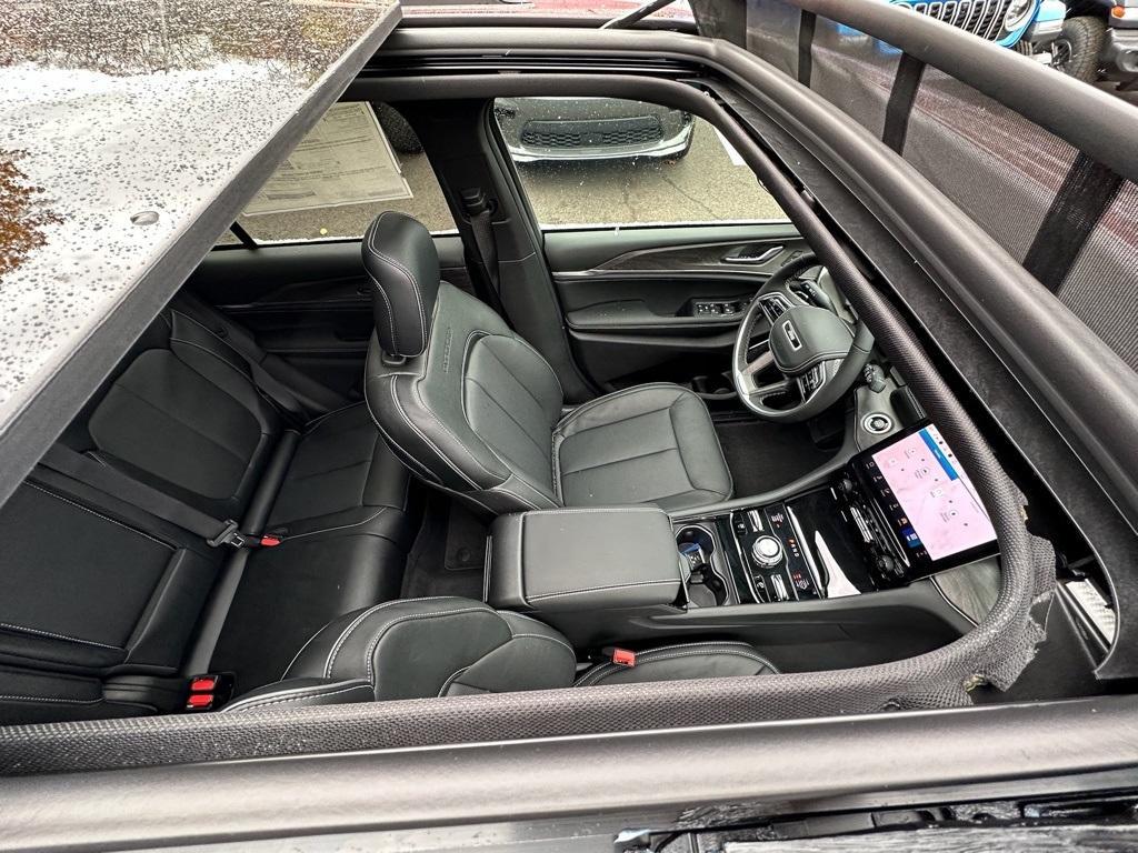 new 2025 Jeep Grand Cherokee car, priced at $55,864